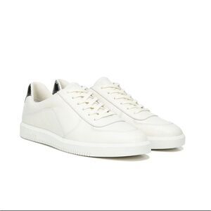 Vince cream colored sneakers with an accent of snake skin heel 9.5 excellent con